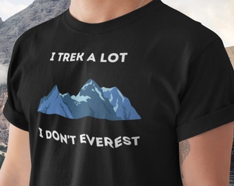 I Trek A Lot I Don't Everest, uniseks zwaar katoenen T-shirt, wandelen woordspeling classic fit tshirt, grappig bergbeklimmenshirt, humoristische trailtop