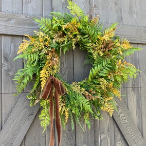 Fall Fern Wreath for Front Door, Rustic Autumn Greenery Wreath with Velvet Ribbon, Woodland Cottagecore Wreath, Farmhouse Fall Porch Decor