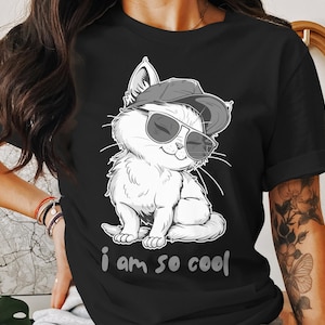 クールな猫のグラフィックTシャツ、サングラスとキャップをかぶったおしゃれな子猫、女性と猫好きのためのキュートで面白いシャツ