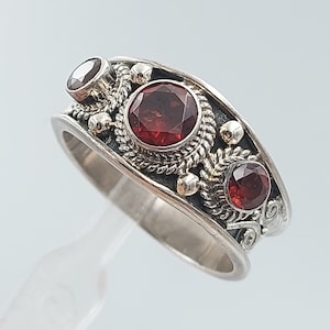 Vintage Sterling Silver 925  and Garnet Suarti Bali Ring ,