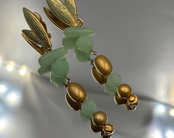 Vintage GIVENCHY clip-oorbellen met groen blad en lange kraal Rare Couture