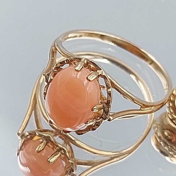 Vintage adorable  salmon coral ring Gold 9 ct (375