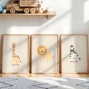 Kinderposter Safari 3er Set beige – Poster Kinderzimmer 50x70 und mehr | Tiere Wanddeko, Tierbilder Kinderpostershop – Bilderwand gedruckt