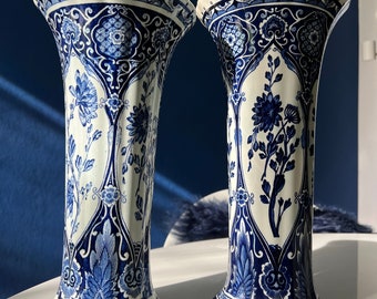 Royal Sphinx Boch - Set of two Delft blue vases