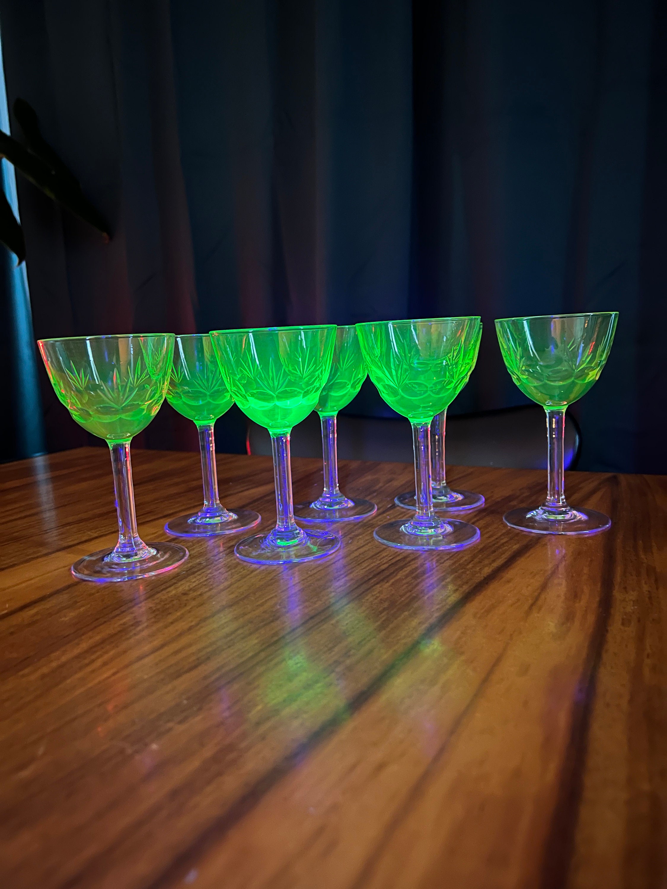 Hand Blown Art Nouveau Uranium Glass Wine Glasses, Set of 8 for sale at  Pamono
