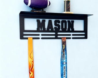 Colgador de medallas y estante para trofeos con nombre personalizado, letrero con nombre personalizado, 8 peldaños para medallas y cintas, exhibición de medallas como obsequio, letrero deportivo personalizado
