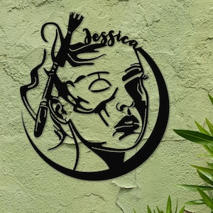 Letrero de metal personalizado para estudio de arte, letrero con cara de mujer, letrero de artista, regalo para profesor de arte, decoración de estudio de arte, regalo para amantes del dibujo, letrero de metal con herramientas de artista