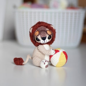 Crochet pattern Lion, DIY amigurumi lion toy tutorial, PDF Digital Download, diy sunglasses for doll, crochet beach ball, safari animal image 6