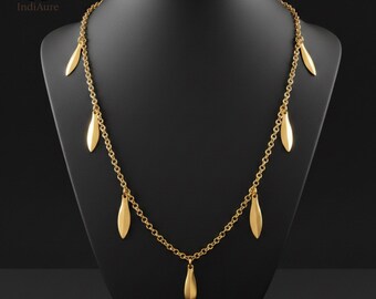 Collana minimalista con foglia, elegante ciondolo dorato, semplice gioiello botanico, delicata collana per tutti i giorni