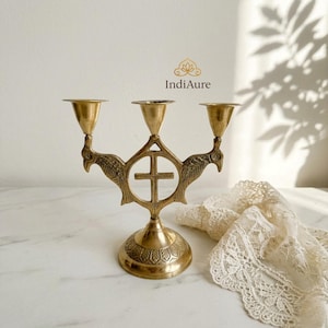 Trippelljusstake i mässing med kors | Religiös heminredning | Ljusstake i kyrklig stil i mässing