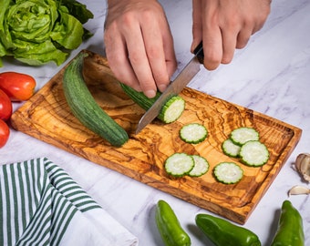 DARIDO tabla de cortar rústica de madera de olivo con ranura 35x18 cm- Hecho a mano - tabla de servir de cocina para verduras, frutas y carnes