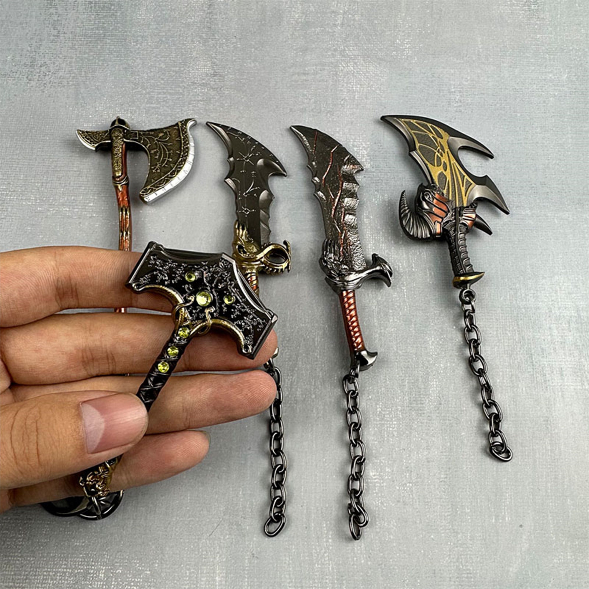  crafthand Kratos Weapon Blade of Olympus Vintage Keychain  Metallic Keyring Great Birthday Present for Friends Game Peripheral  Collection Backpack Pendant : Clothing, Shoes & Jewelry