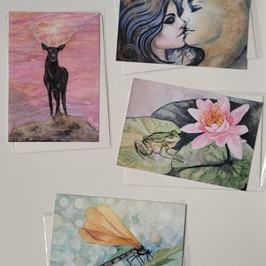 4-kaartenset, magische wereld, sprookje, hert, libel, sterren, maan, kikker, waterlelie, handgeschilderd, aquarel, wensen, wenskaart, printkaart