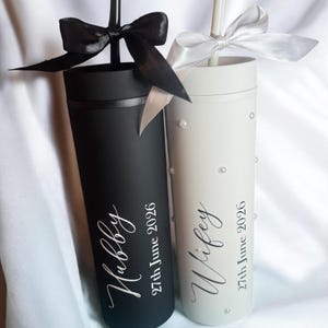 Bicchiere sottile personalizzato per sposi, regalo per novelli sposi, regalo per la sposa, regalo per lo sposo, regalo per la luna di miele, signor e signora, futura sposa