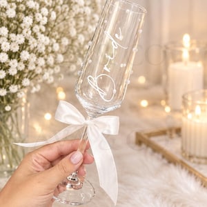 Gepersonaliseerde bruidschampagnefluit, proseccofluit, champagneglas met parels en lint, huwelijksdagcadeaus, bruiloft, aanstaande bruid, gunsten