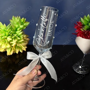Flûte à champagne personnalisée pour mariée avec perles et ruban, coupe à champagne le jour du mariage, cadeau pour la mariée, future mariée, cadeaux de mariage