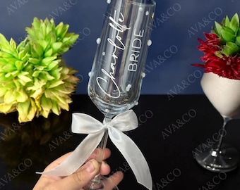 Personalised Champagne Flute for Bride with Pearls and Ribbon, Wedding Day Champagne Glass, Gift for Bride, Bride to Be, Wedding Favours