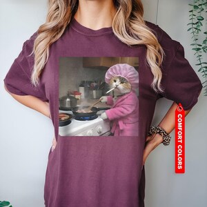 Funny Housewife Cat T-Shirt, Vintage Cat T-Shirt, Gen Z Joke Shirt, Cat Lover Gift, Funny Kitty Shirt, Cool Cat Shirt zdjęcie 3