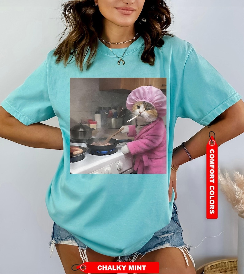 Funny Housewife Cat T-Shirt, Vintage Cat T-Shirt, Gen Z Joke Shirt, Cat Lover Gift, Funny Kitty Shirt, Cool Cat Shirt zdjęcie 5