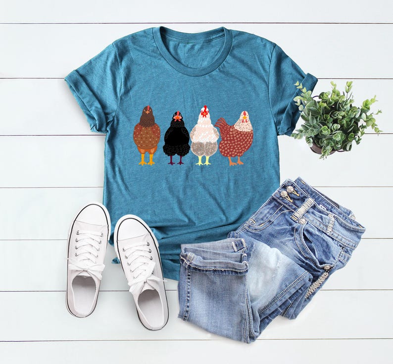 Chicken Mom Shirt: Funny Chicken Lover Tee, Gift Shirt For Farmer Mom Bild 3