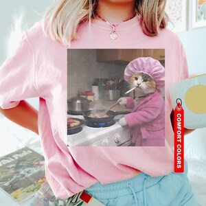 Funny Housewife Cat T-Shirt, Vintage Cat T-Shirt, Gen Z Joke Shirt, Cat Lover Gift, Funny Kitty Shirt, Cool Cat Shirt zdjęcie 4