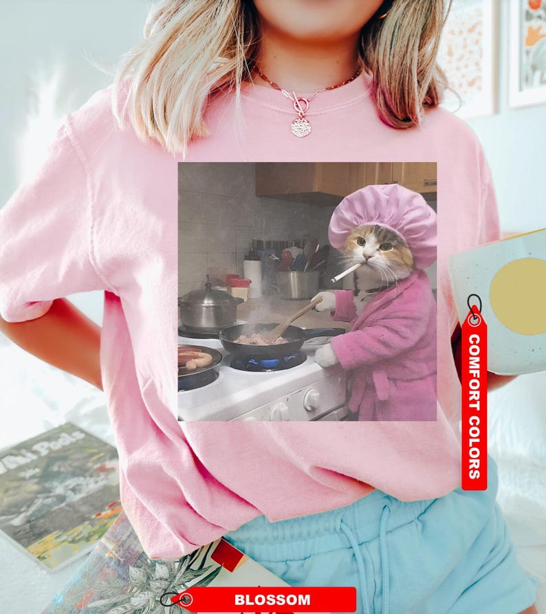 Funny Housewife Cat T-Shirt, Vintage Cat T-Shirt, Gen Z Joke Shirt, Cat Lover Gift, Funny Kitty Shirt, Cool Cat Shirt zdjęcie 4