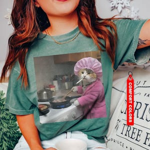 Funny Housewife Cat T-Shirt, Vintage Cat T-Shirt, Gen Z Joke Shirt, Cat Lover Gift, Funny Kitty Shirt, Cool Cat Shirt zdjęcie 8