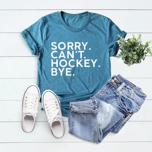 Camiseta &quot;Desculpe, não posso dizer adeus ao hóquei&quot;, presente para jogador de hóquei, camiseta de time esportivo, camiseta de hóquei no gelo, presente para amantes de hóquei, camiseta de treinador de hóquei, camiseta esportiva de hóquei