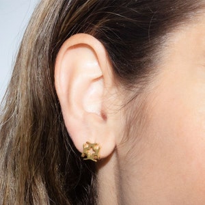 Gold Sun Stud Earrings, Flower Stud Earrings, Geometric Flower Earrings, Dainty Gold Earrings, Simple everyday Flower Earrings.