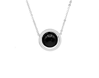 Black Onyx Circle Pendant Necklace: Stainless Steel Cable Chain