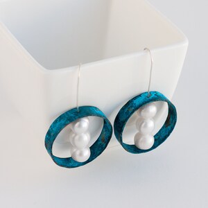 Blue copper circle statement earrings with silver ear wire. Simple oxidized hoops with freshwater pearls. Elegant minimalist moving jewelry. image 7