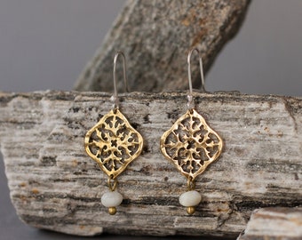 Small filigree gold earrings with mother of pearl, unique artisan jewelry. Dainty elegant bridal pearl earrings, delicate victorian jewelry.