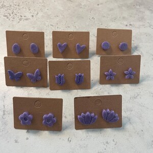 Lila Glitter-Ohrstecker aus Ton, hypoallergen