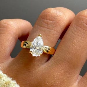 2 CT Pear Moissanite 18K Gold Solitaire Engagement Ring