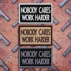 Niemand geeft erom, werk harder! Patch met klittenbandsluiting.