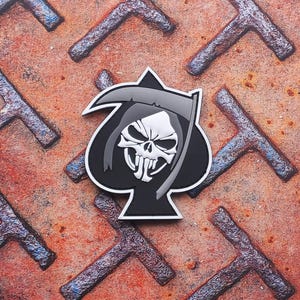 Patch en caoutchouc tête de mort As de pique La Faucheuse