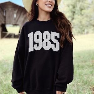 1985 Sweatshirt, Vintage Style Varsity Birthday Sweatshirt, Unisex 40th Birthday, Distressed 1985 Crewneck, 40th Birthday Gift, Born in 1985