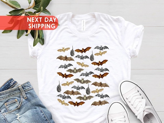 Vintage Halloween Bats T-Shirt: Gothic Bat Lover Crewneck