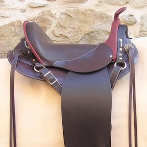 Endurance Leather Western Saddle: Cutback Skirts, English Rigging, Comfort Ride