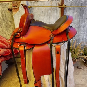 Leather Australian Stock Saddle: Western Fender Style with Horn (17&quot;)