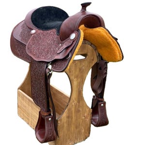 Hand Tooled Leather Western Saddle: 16&quot; Barrel Trail Pleasure Saddle