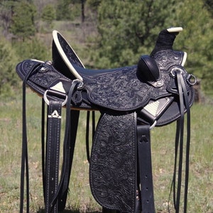 Tooled Leather Western Saddle: Pleasure Trail Horse Tack Set