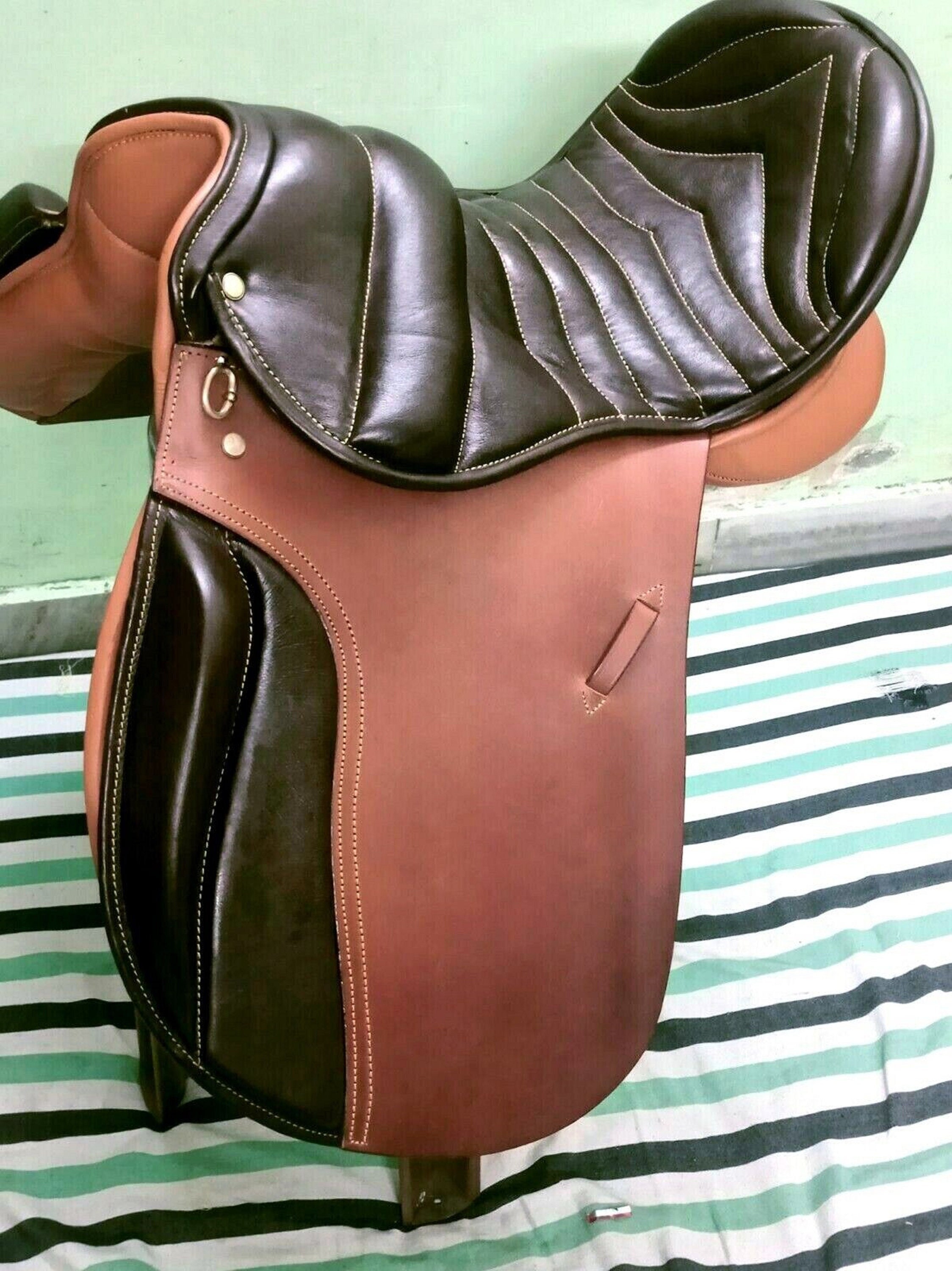 Icelandic Leather English Horse Saddle: Quilted Seat, 17 inch