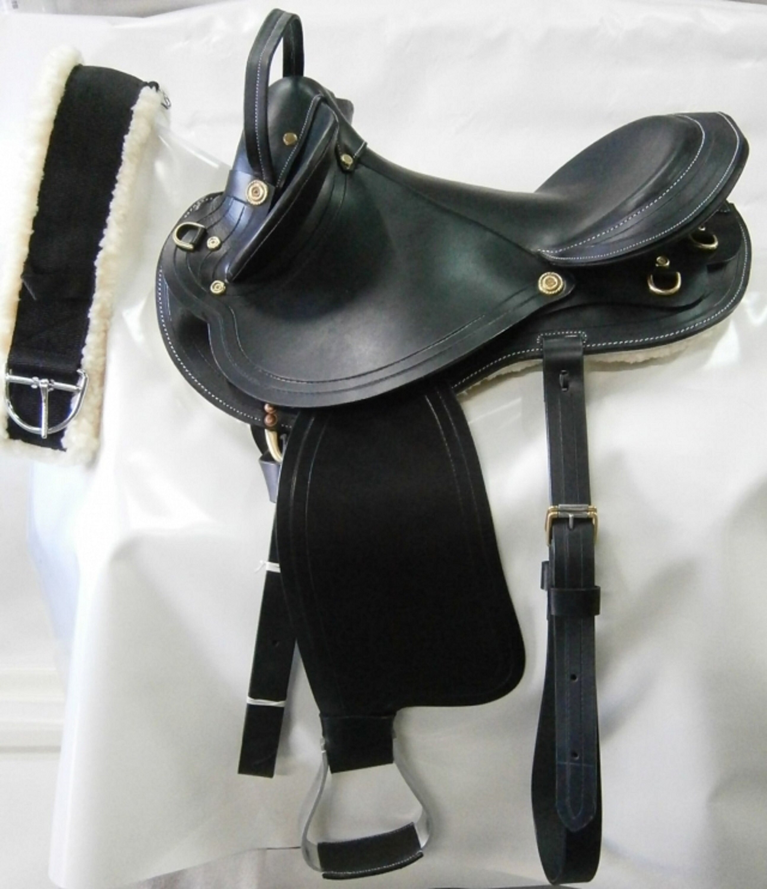 Selle Australienne western avec corne et fenders cuir neuve