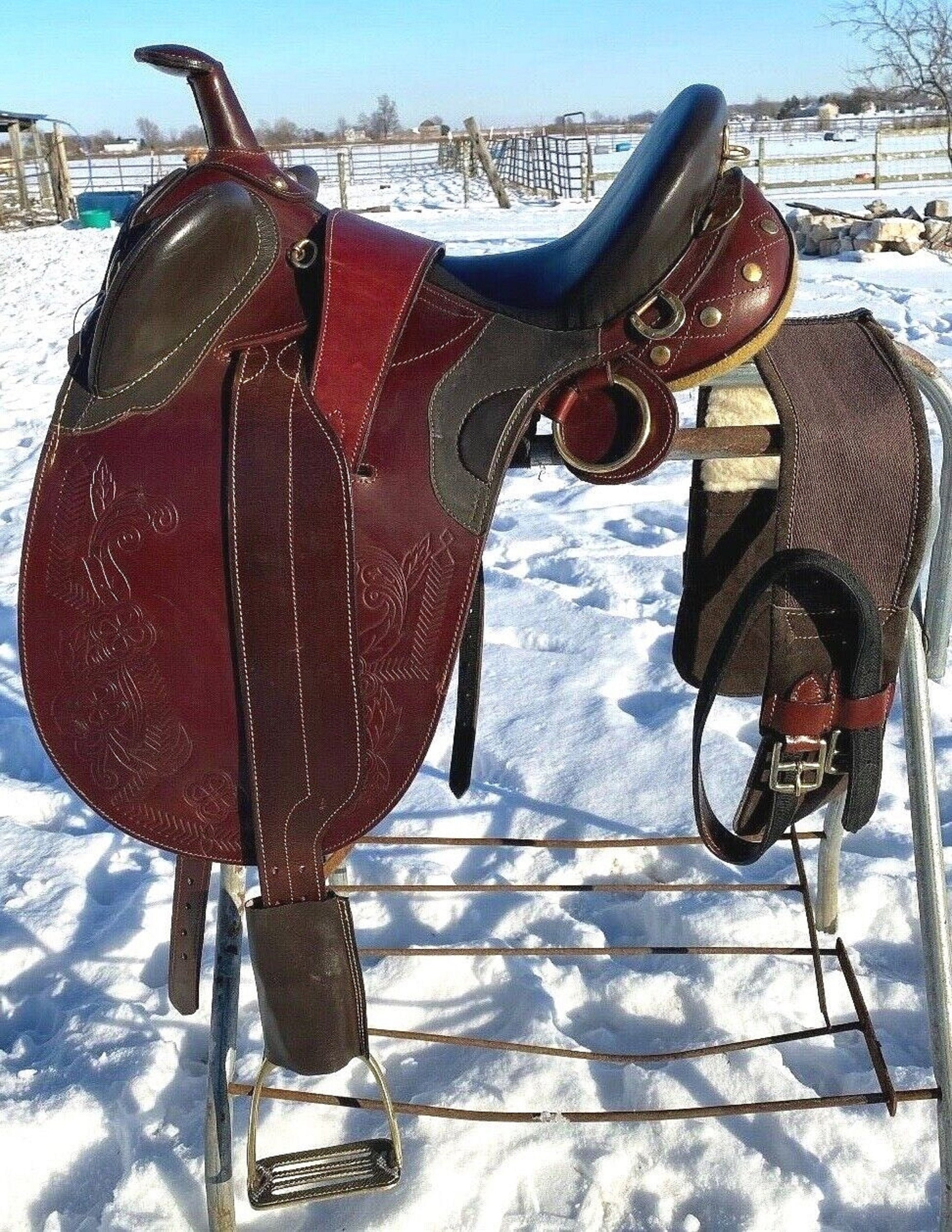 Ensemble de selle synthétique australienne neuve sans corne noire