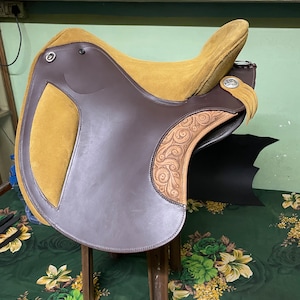 Endurance Leather Horse Saddle: Quilted Padded Seat, English Rigging (16 Inches)