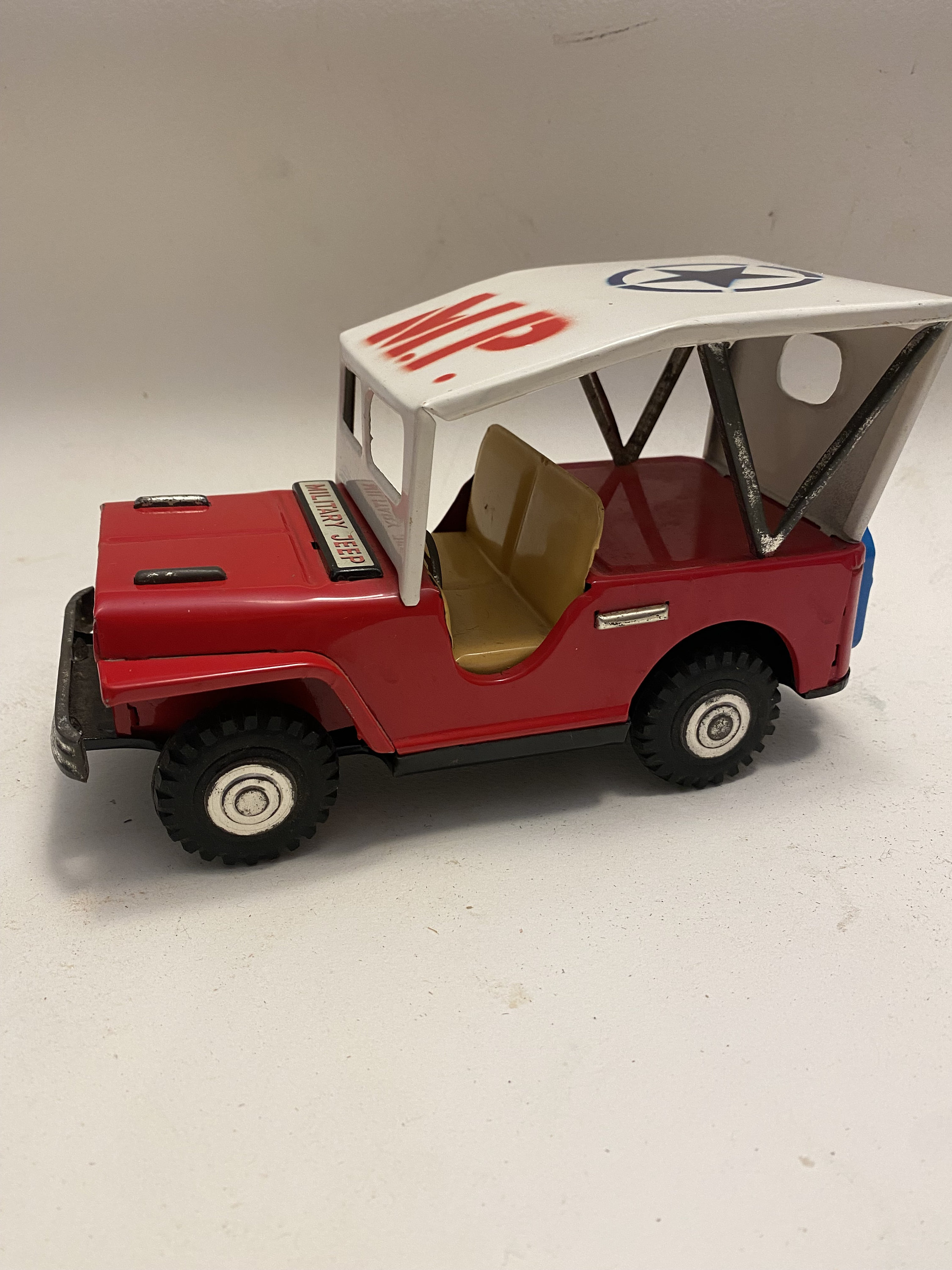 タイムセール 半額 ローレル 摘める JEEP 日本製【LAUREL ジープ レッド 赤 自動車