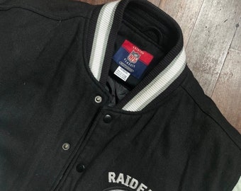 chaqueta universitaria de los Raiders