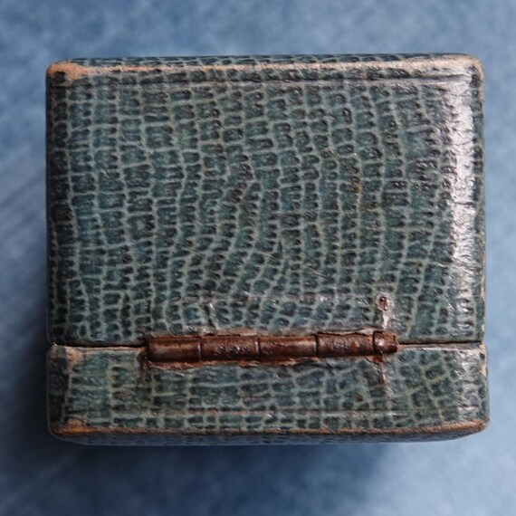 Antique ring box/Presentation box for ring/Leathe… - image 9