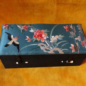 boîte à bijoux vintage/boîte brodée de style chinoiserie/boîte de rangement à bijoux/boîte recouverte de soie avec couvercle brodé de style chinois/boîte du milieu du siècle